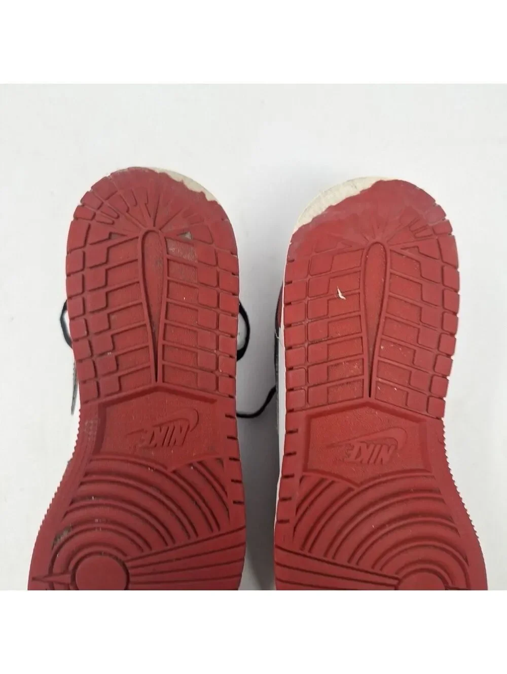 Nike Air Jordan 1 Low Unisex GS Bred Toe 553560-161 Size 6Y / 7.5W Shoes